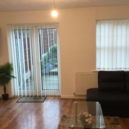 Quiet Residential Area Within Easy Reach Of Town Daire Manchester Dış mekan fotoğraf