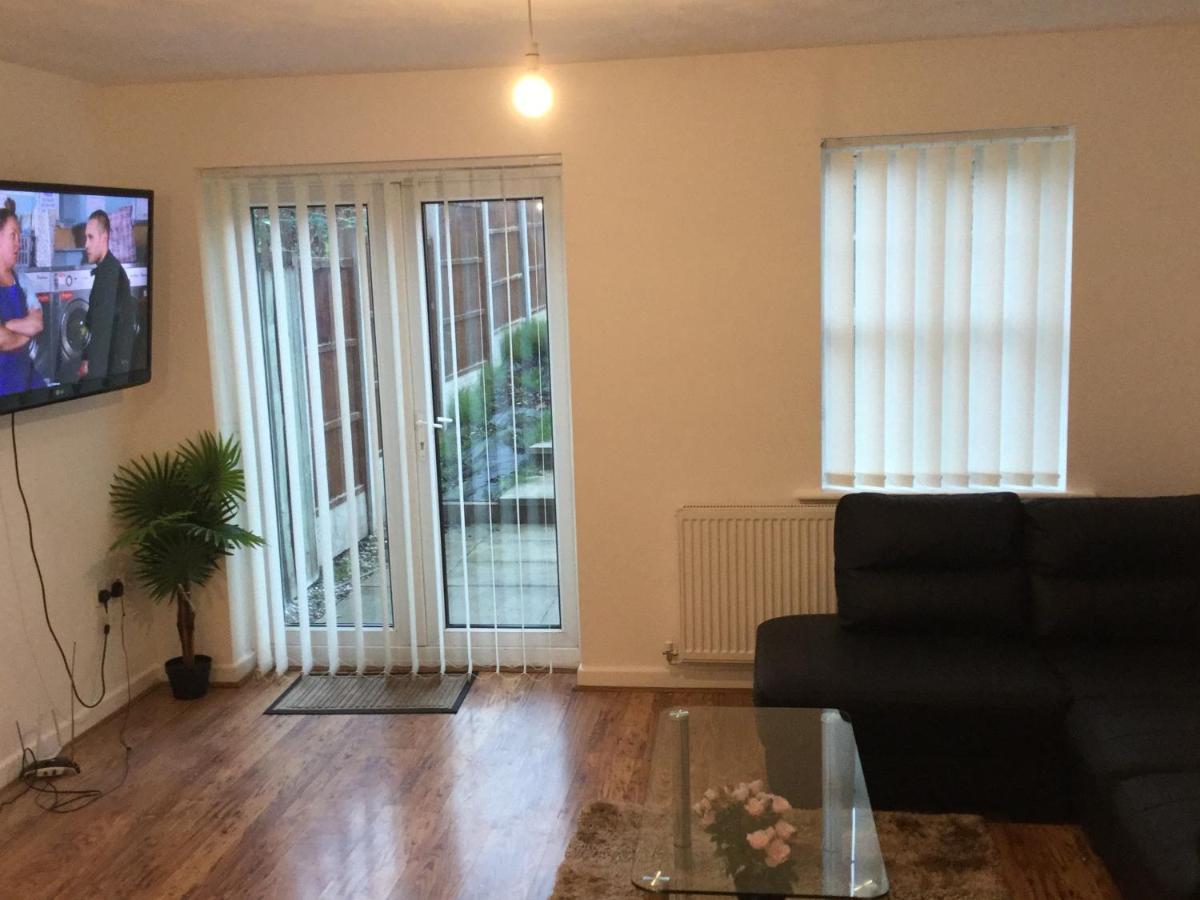 Quiet Residential Area Within Easy Reach Of Town Daire Manchester Dış mekan fotoğraf